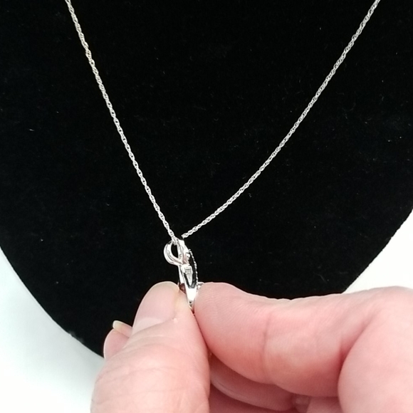 Sterling  silver pendant and chain - Picture 4 of 9